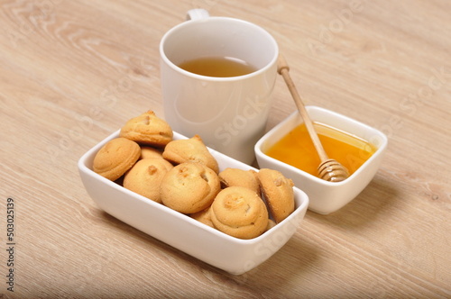 food, coffee, breakfast, cup, tea, sweet, cookies, drink, pastry, dessert, white, plate, cake, bread, snack, delicious, baked, biscuit, chocolate, beverage, sugar, bakery, cookie, meal, brown