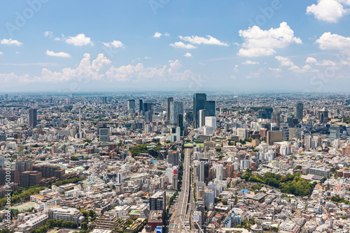 快晴の青空、六本木ヒルズから見た渋谷駅方面のビル群