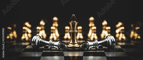 Fotografiet King stand with falling chess on chessboard concepts winner of leader teamwork volunteer challenge of business team or wining and leadership strategy and organization risk management or team player