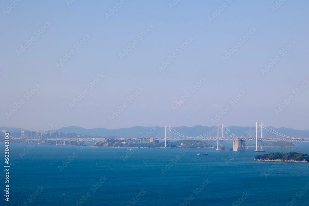 香川県坂出市側の高層タワーから見た瀬戸大橋