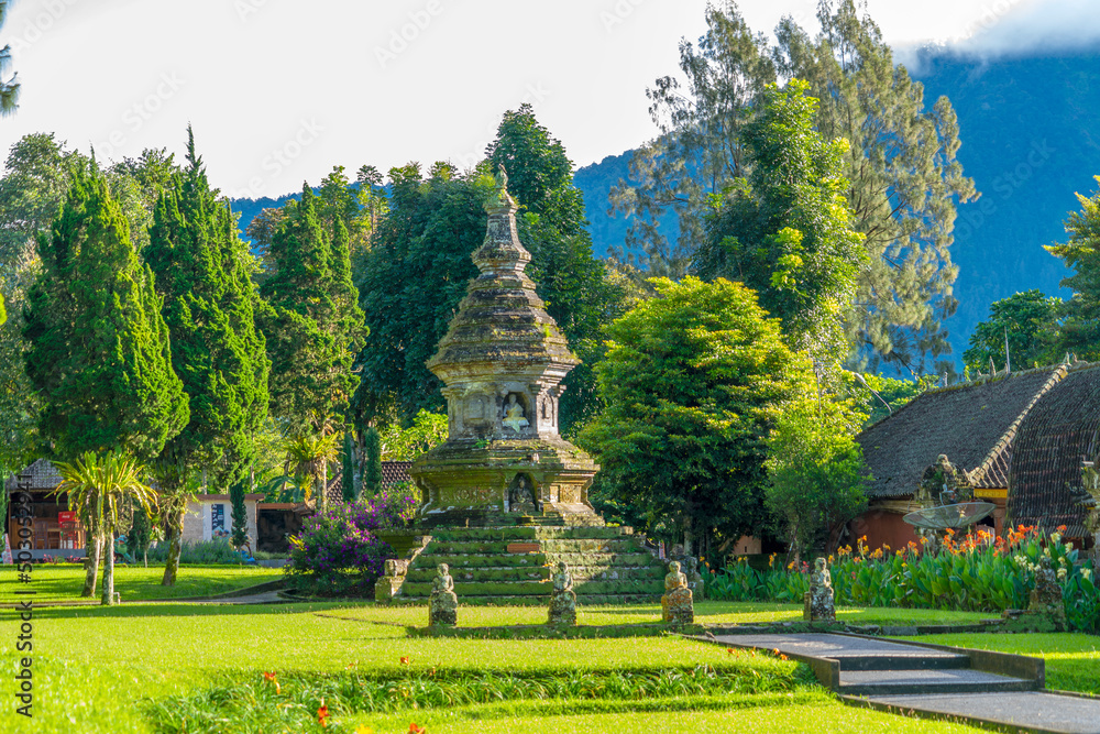 The Buddhist stupa of Beratan is a place of worship for Buddhists located at the tourist complex of Pura Ulun Danu Beratan.