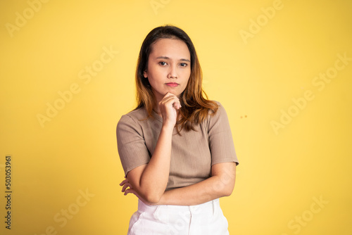 Young asian woman thinking gesture. beautiful woman on isolated background with thoughtful expression