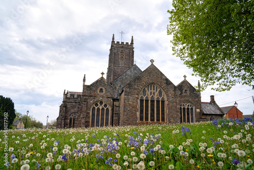 Fotografie, Obraz English church with colourful flowers peaceful religious scene in England UK Sou