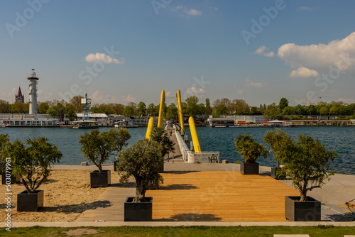  Ponte Cagrana in der Donaucity in Wien photo