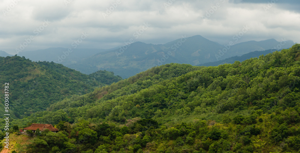 Fototapeta premium Single house high in tropical mountains of central Sri Lanka