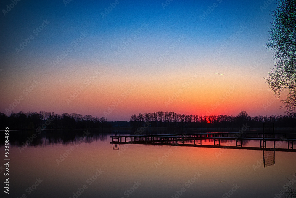 Obraz premium Sonnenuntergang Abendrot Botssteg - Sunset - Sunrise over sea - - Zossen - Wünsdorf - Brandenburg - Deutschland - Teltow - Fläming