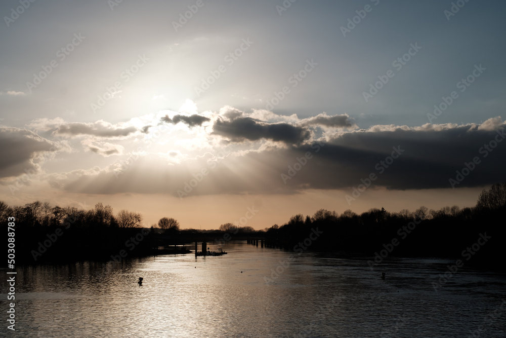 Weser Fluss im Sonnenuntergang 