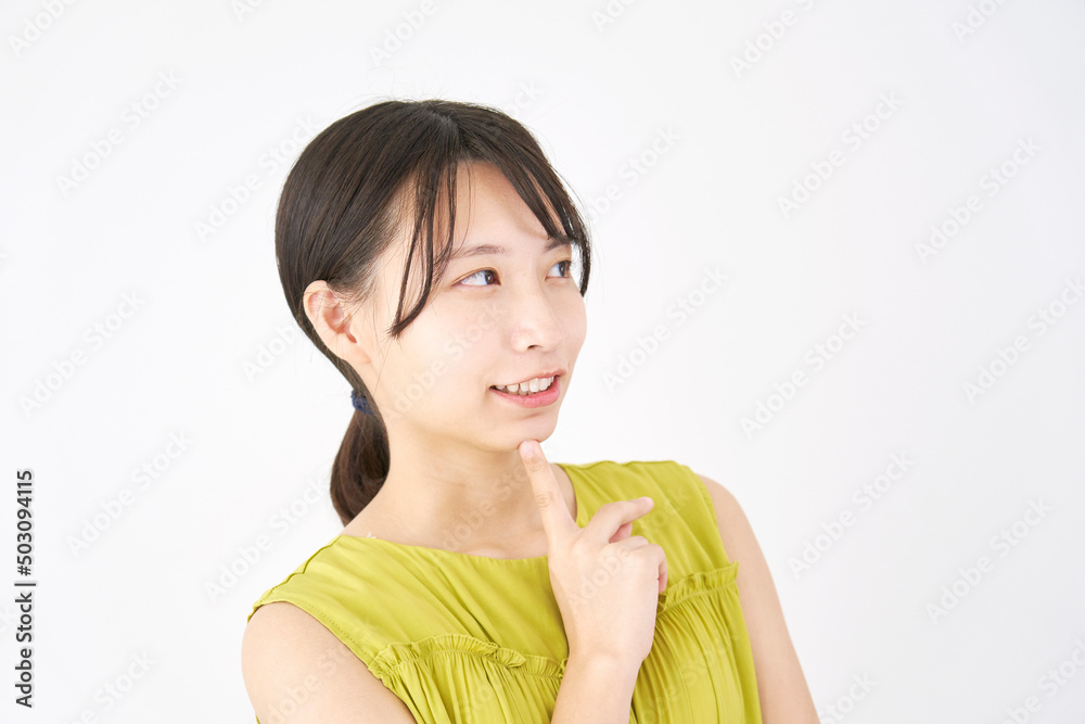 女性 考える 白背景 女性 考える 白背景