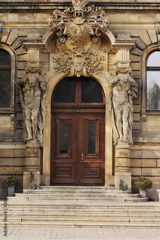 Obraz premium Antique old medieval wooden doors with stucco around