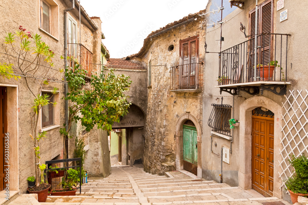 Torella del Sannio, Molise antico medievale con castello Stock
