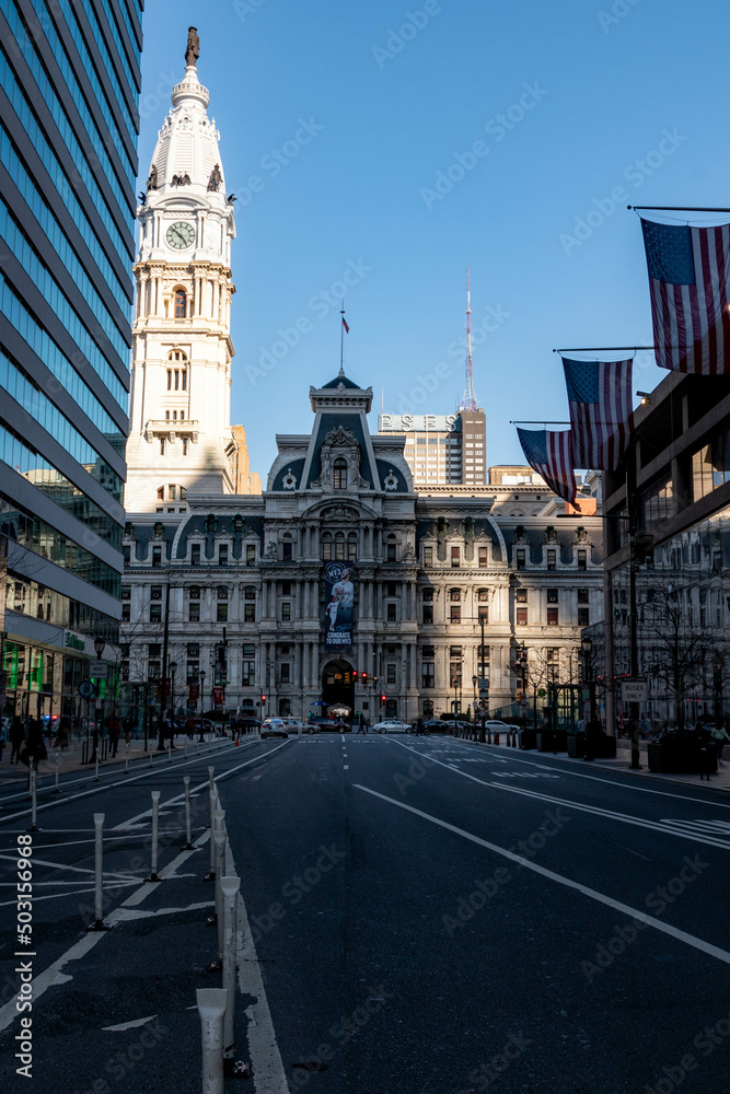 Naklejka premium Philadelphia Town Hall Against a Blue Sky 