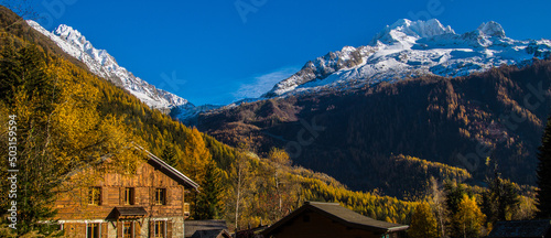 Billede på lærred Landscape of the French alps in autumn, Argentiere in Chamonix in  Haute Savoie,