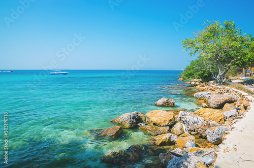 Fototapeta Naklejka Na Ścianę i Meble -  Beautiful tropical beach of Ko Lan, island near Pattaya, Thailand