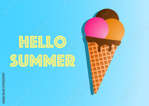 Eine Eiswaffel mit drei Kugeln Eis und ein Text "hallo Summer".