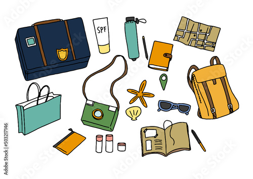 快適な旅行のためのグッズイラストセット　温かみのある手書きの小物