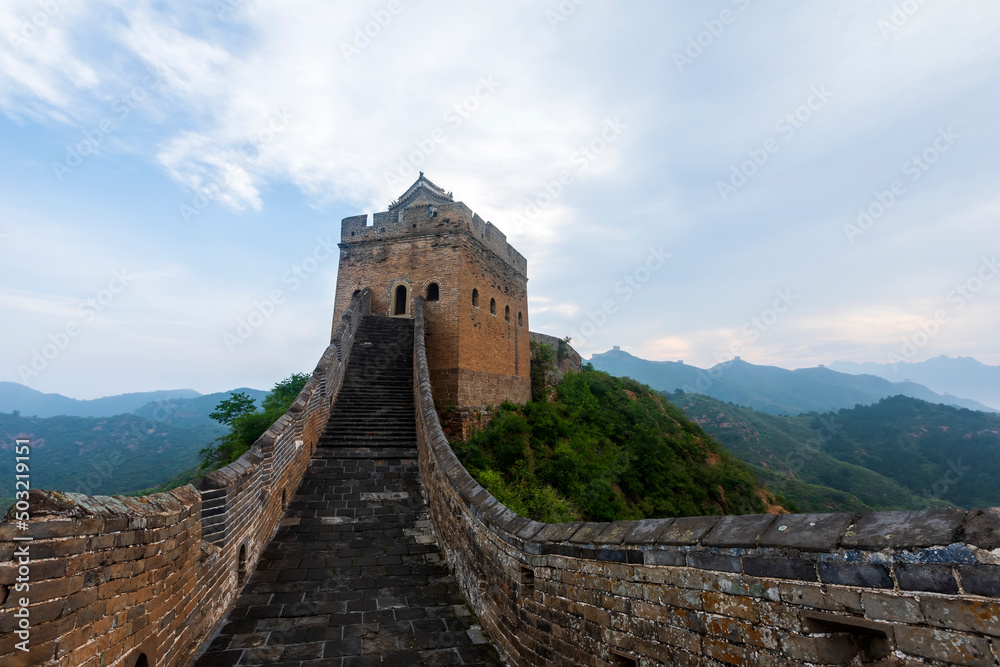 Great Wall in China，The Great Wall and the beautiful clouds in the morning