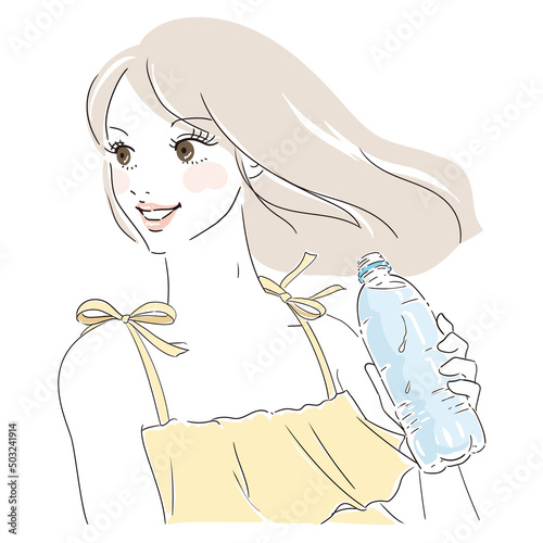 ペットボトルの水を飲むロングヘアの可愛い女性