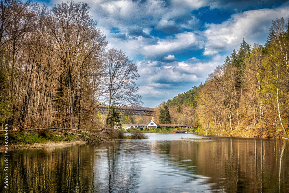 Landschaft Spiegelung im Eiswoog in Kaiserslautern im Pfälzer Wald Landschaft Spiegelung im Eiswoog in Kaiserslautern im Pfälzer Wald