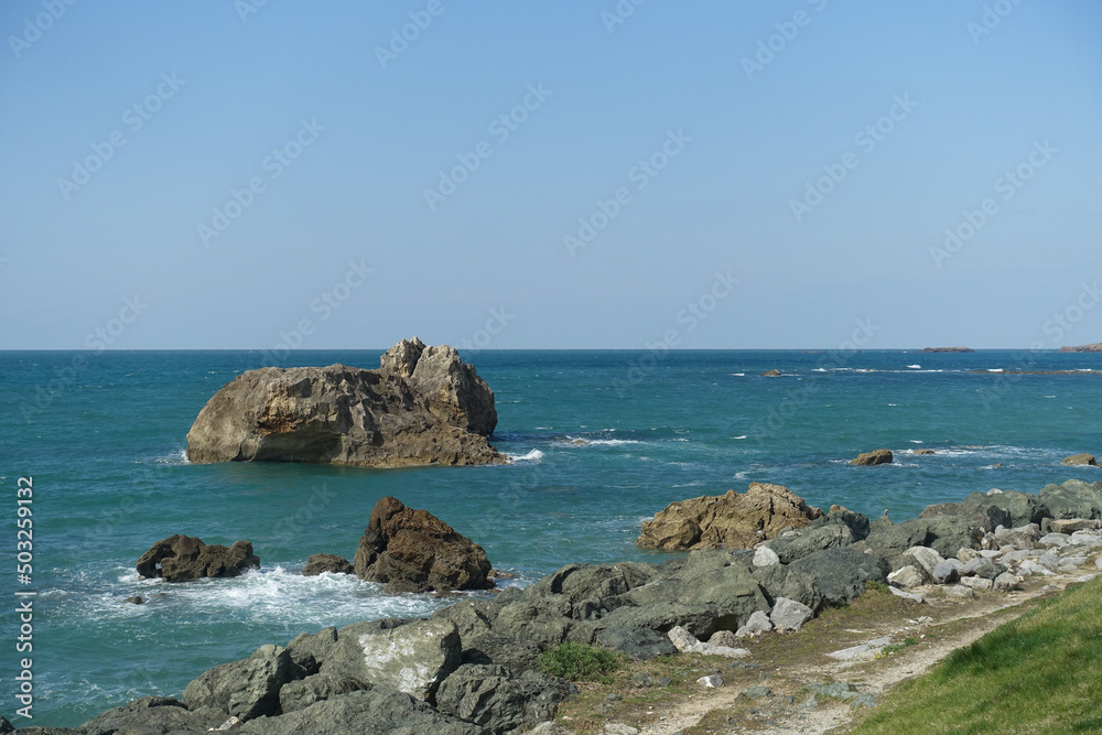 Rochers sur la plage d'Ilbarritz à Bidart, sur la côte basque