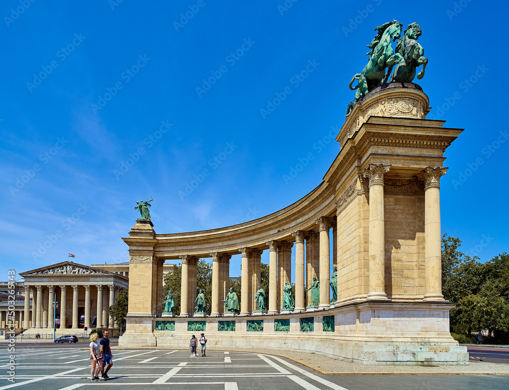 Obraz premium Budapest, Heroes Square, Hősök tere, historical statue, Unesco, Hungary