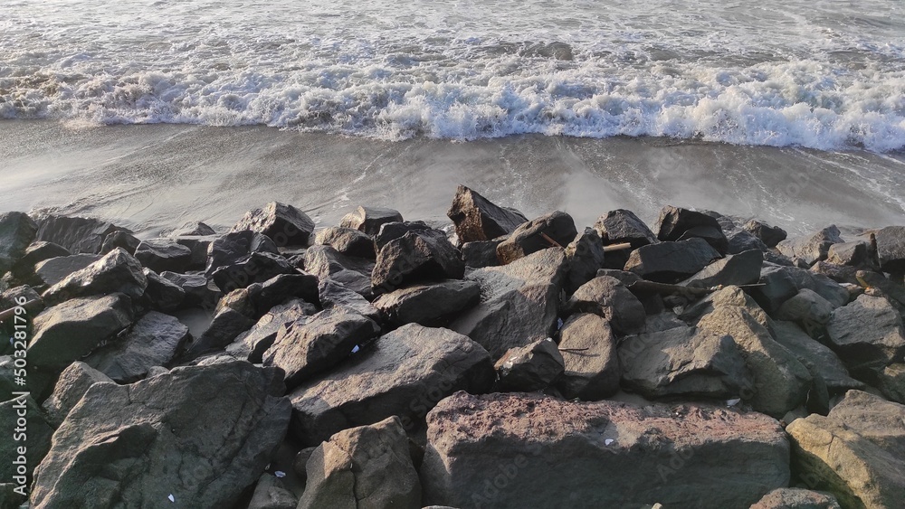 Obraz premium The coast is full of rocks that serve to break the waves in the Pangandaran area, Indonesia