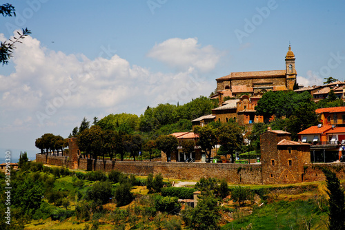 Montalcino,toscana, italia, borgo, medievale photo