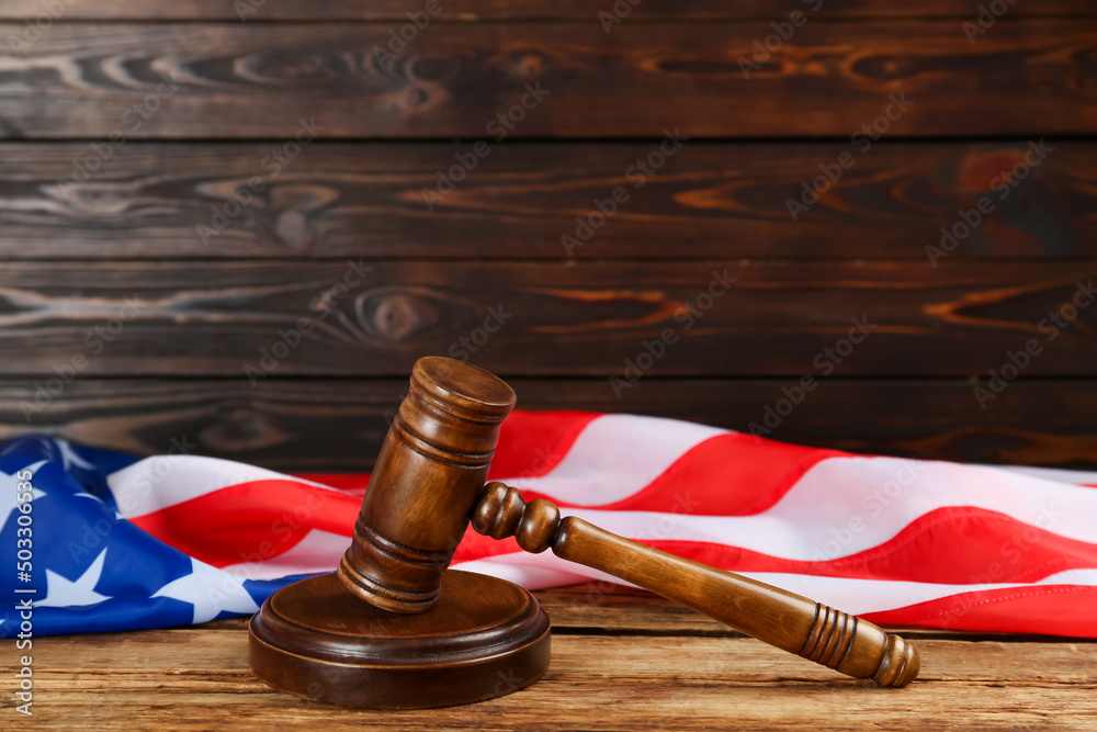 Wooden gavel and American flag on table - obrazy, fototapety, plakaty 