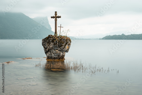 Der Kreuzstein ist ein Felsblock in der Gemeinde Mondsee im Land Oberösterreich in Österreich. Er liegt im seichten Wasser des Mondsees, nur wenige Meter vom östlichen Südufer entfernt.