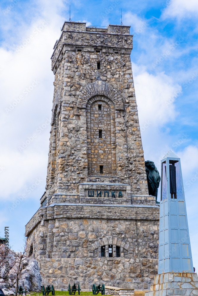 Obraz premium Monument to Freedom commemorating battle at Shipka pass in 1877-1878 in Bulgaria