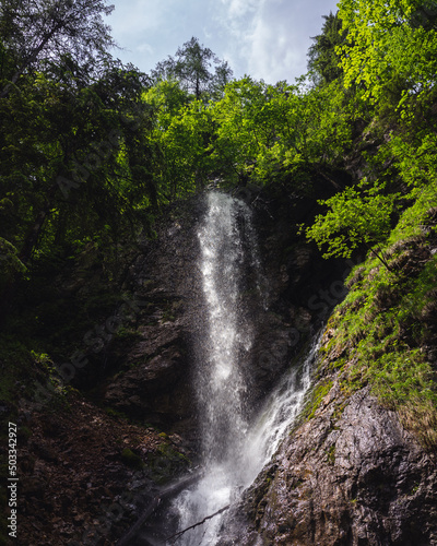 Wasserfall im Fr  hling