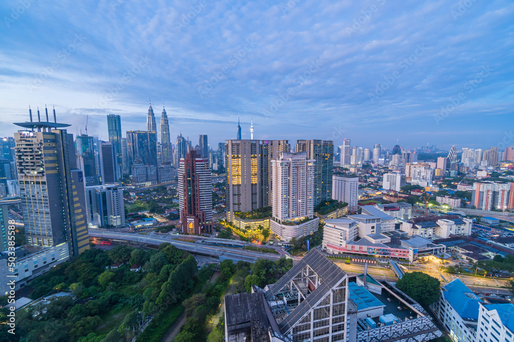 Fototapeta premium Kuala Lumpur, Malaysia cityscape during sun rise and day light