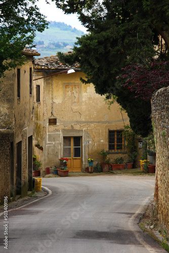 Castello e borgo di Poppiano, Chianti. Toscana, Italia photo