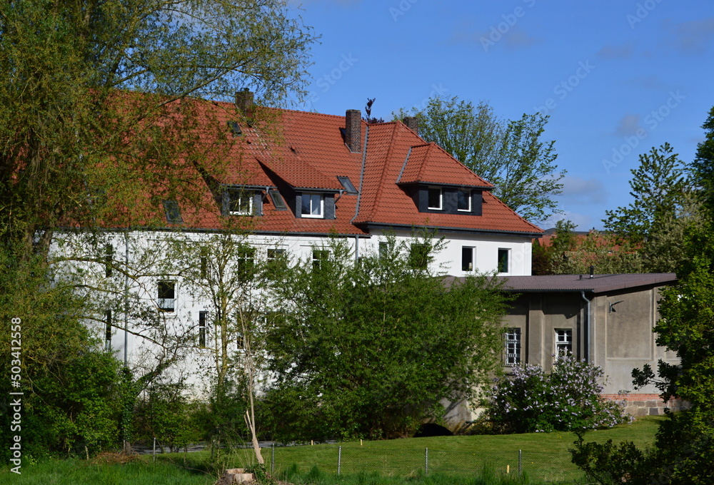 Landschaft am Fluss Böhme im Frühling in der Stadt Walsrode, Niedersachsen