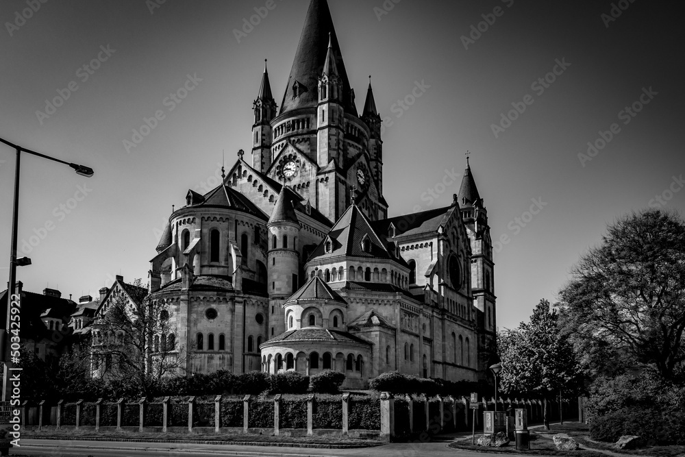 Pfarrkirche zum heiligen Franz von Assisi auch Kaiserjubiläumskirche, oder Mexikokirche genannt in Wien in Frühling