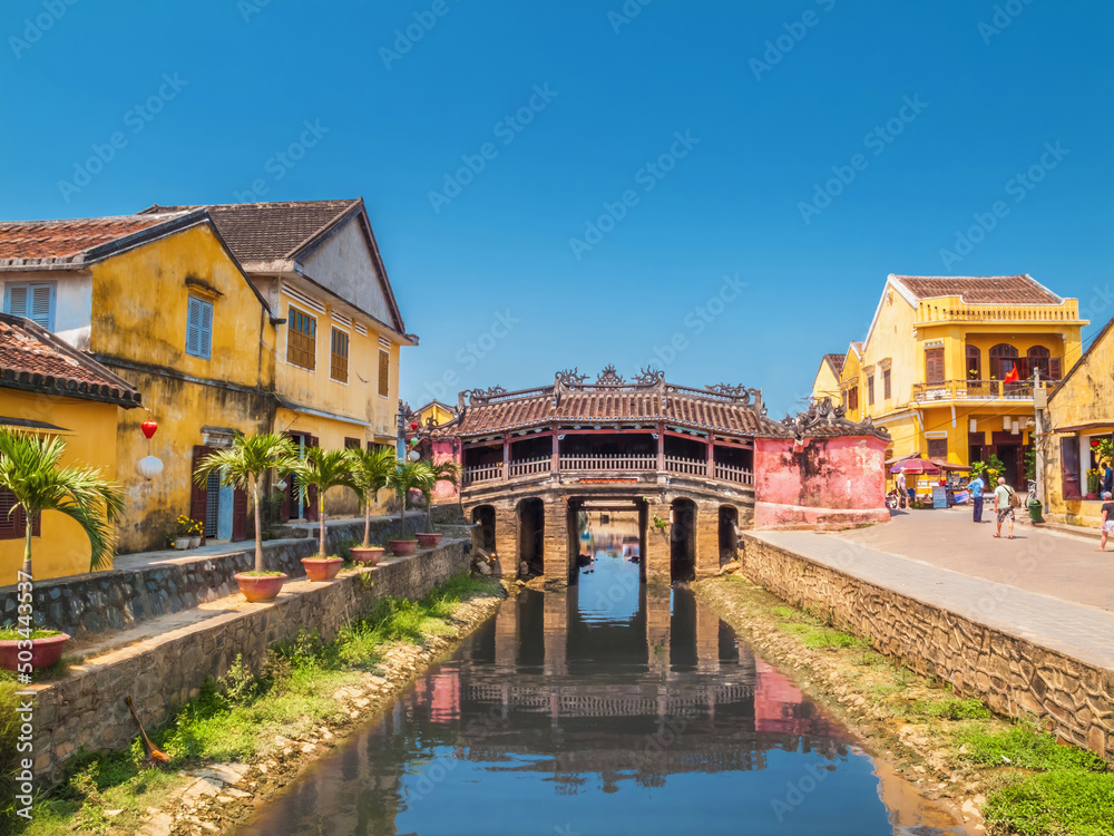 Fototapeta premium The historic Japanese Covered Bridge, Hoi An, Vietnam