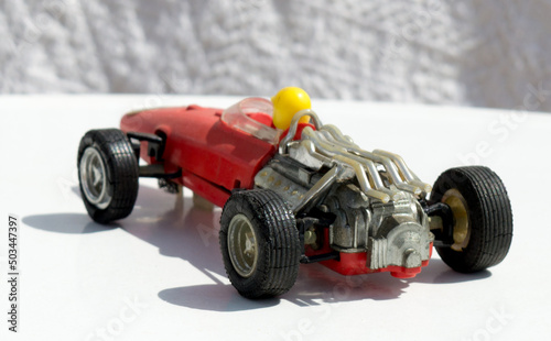 juguete vintage: coche rojo de carreras. modelo a escala