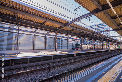 トレインズ　電車　駅　ホーム　ベンチ　鉄道　線路　レール　ステーション
