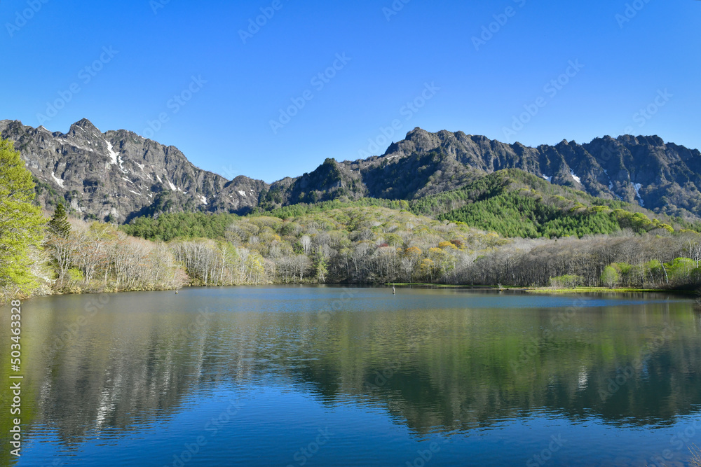 新緑の戸隠高原_鏡池