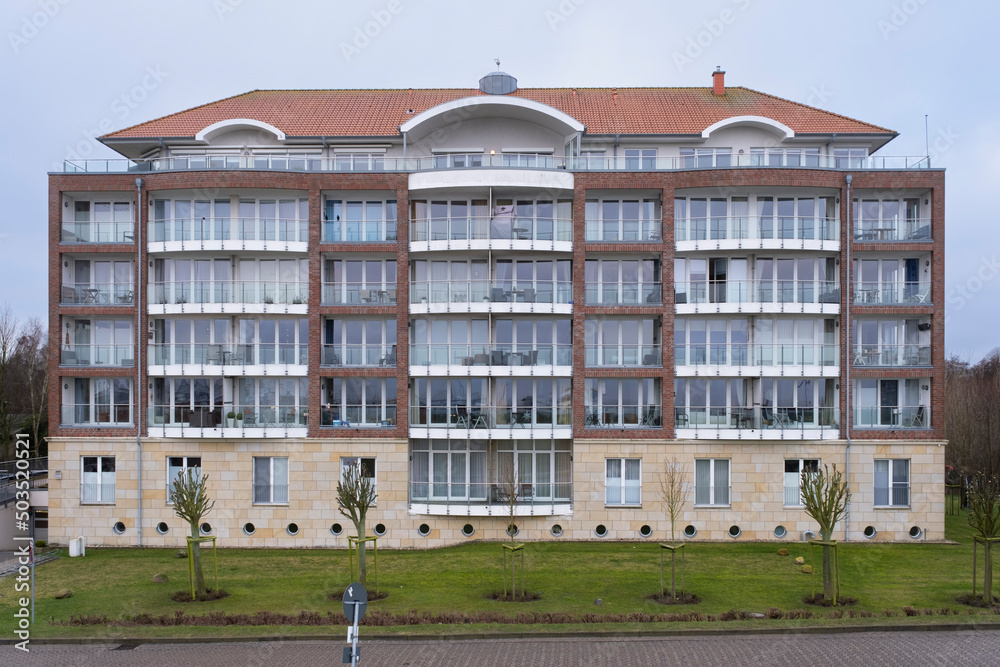 Φωτογραφία Mehrfamilienhaus mit Balkonen, Cuxhaven, Niedersachsen, Deutschland, Europa