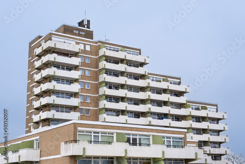 Mehrfamilienhaus mit Balkonen, Cuxhaven, Niedersachsen, Deutschland, Europa