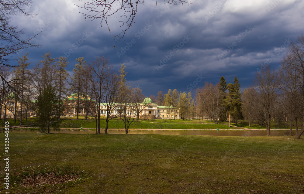 Obraz premium Sights of the Marino estate. Spring views