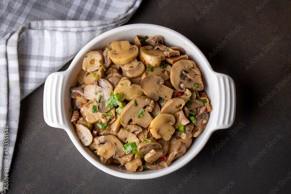 Saute delicious mushrooms (Turkish name; Mantar sote) Saute delicious mushrooms (Turkish name; Mantar sote)