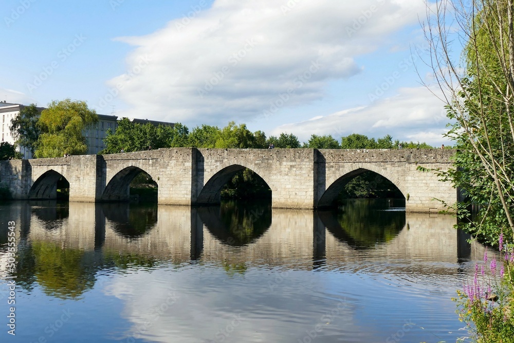 
Le pont Saint-Etienne sur la Vienne à Limoges
