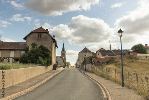 Fototapeta Naklejka Na Ścianę i Meble -  entrée d'un village à la campagne en France