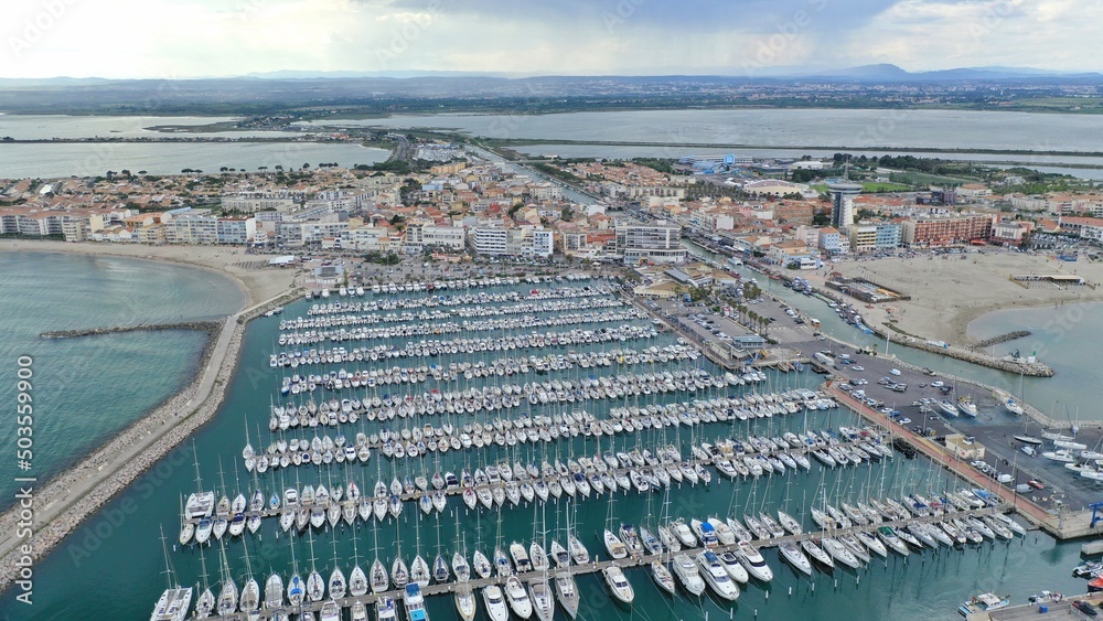 survol du port de Palavas-les-Flots près de Montpellier au bord de la mer méditerranée dans le sud de la France	