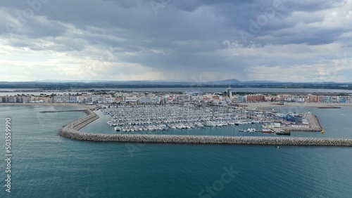 survol du port de Palavas-les-Flots près de Montpellier au bord de la mer méditerranée dans le sud de la France 