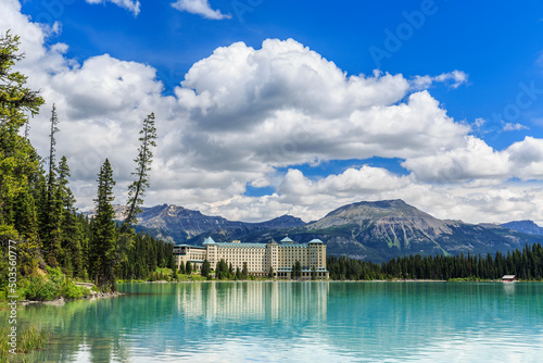 Fototapeta Naklejka Na Ścianę i Meble -  Chateau Lake Louise, Banff National Park, Alberta, Canada.
