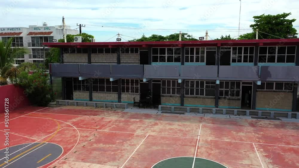Video „An unmarked, unlabeled school building in Latin America, with ...