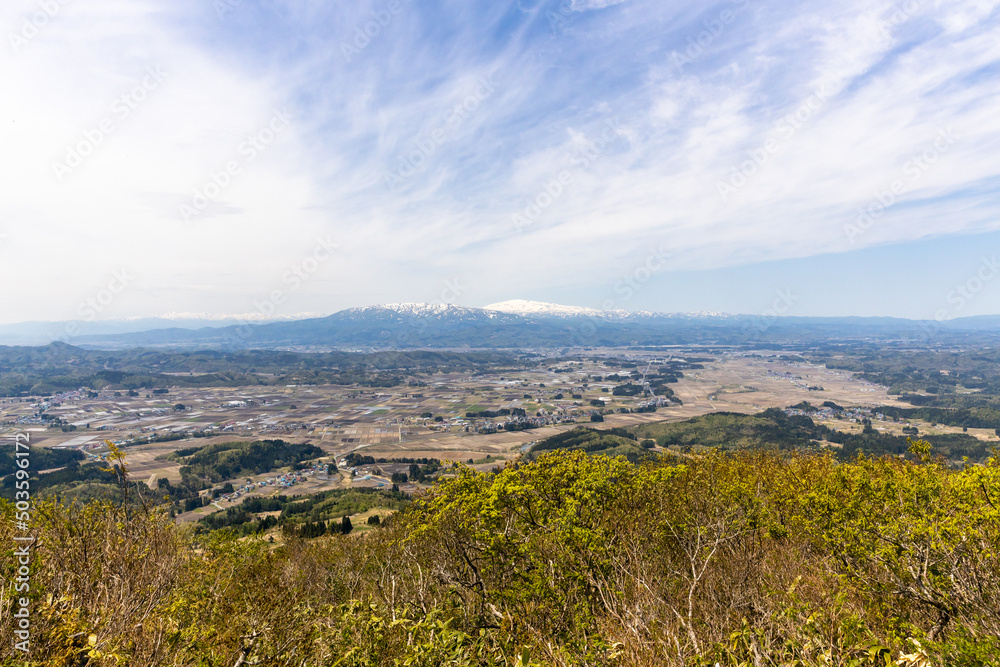 二ッ森北峰から尾花沢市の眺め
