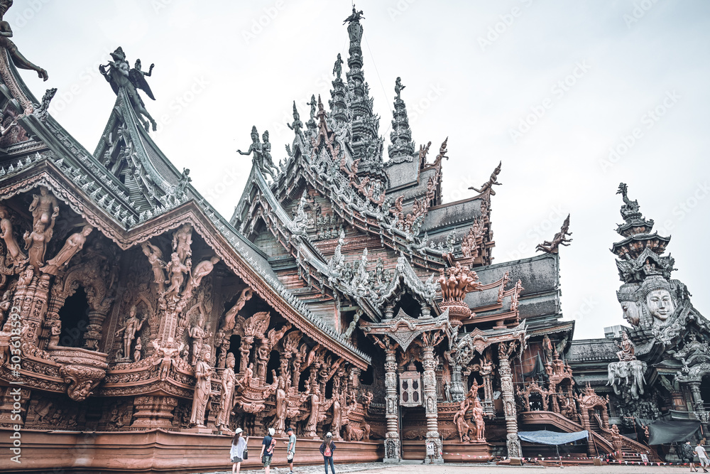 Sanctuary of Truth ist ein Denkmal in Pattaya in der Provinz Chonburi in der Bauweise eines buddhistischen Tempel Sanctuary of Truth ist ein Denkmal in Pattaya in der Provinz Chonburi in der Bauweise eines buddhistischen Tempel